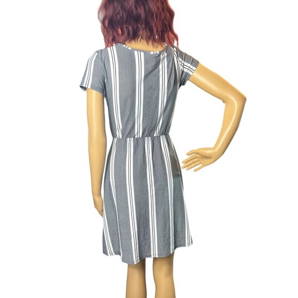 Derek Heart Short Sleeve Surplice Mini Dress Size Small - Picture 4 of 7